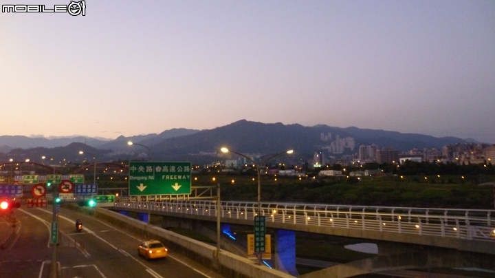 輕鬆單車遊~晨騎陽光橋,碧潭,華山文創園區 ~~
