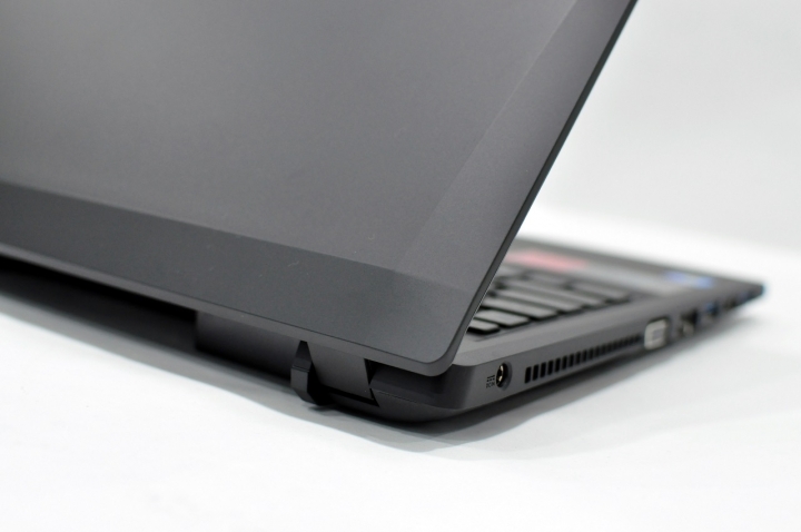GIGABYTE P15F V5 高CP值遊戲機