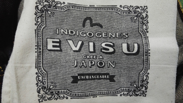 懇請了解EVISU的版友幫忙看一下褲子真假