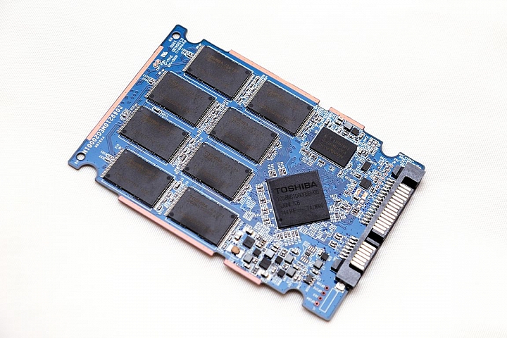 入門級 SSD 比拚,OCZ Trion 150、Plextor M6V 性能對戰