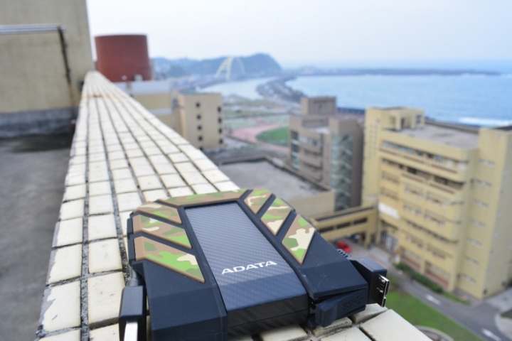 軍事風格、三防保護威剛 HD710m 外接硬碟