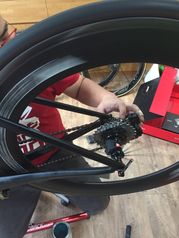 遲來的~sram etap小全套開箱....貼膜....裝車....路試!!!
