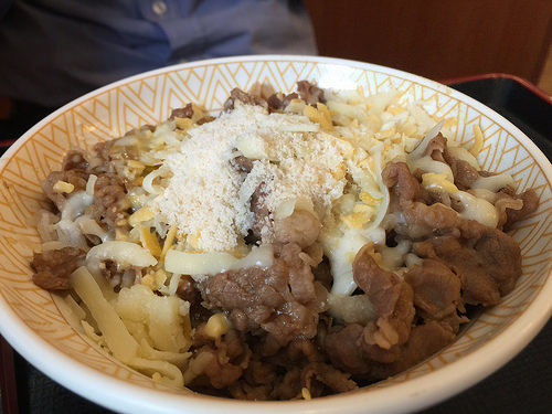【食記】捷運古亭站。すき家(SUKIYA)~ 蔥溫玉牛丼好好吃!!
