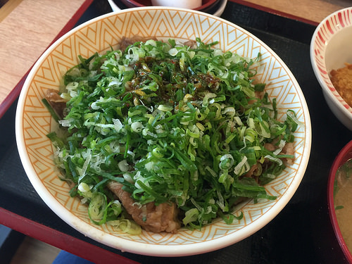 【食記】捷運古亭站。すき家(SUKIYA)~ 蔥溫玉牛丼好好吃!!