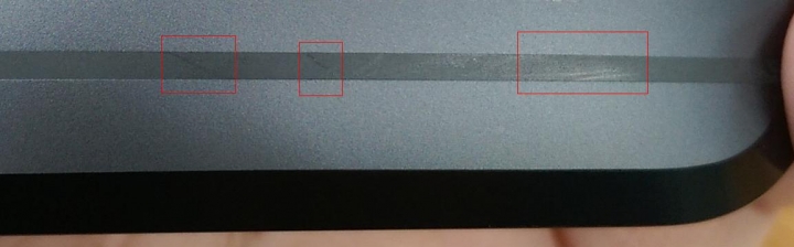 HTC 10背後條紋刮痕