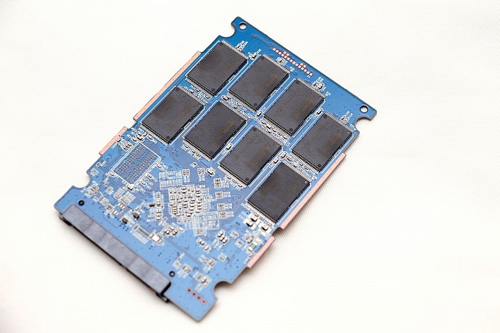 入門級 SSD 比拚,OCZ Trion 150、Plextor M6V 性能對戰