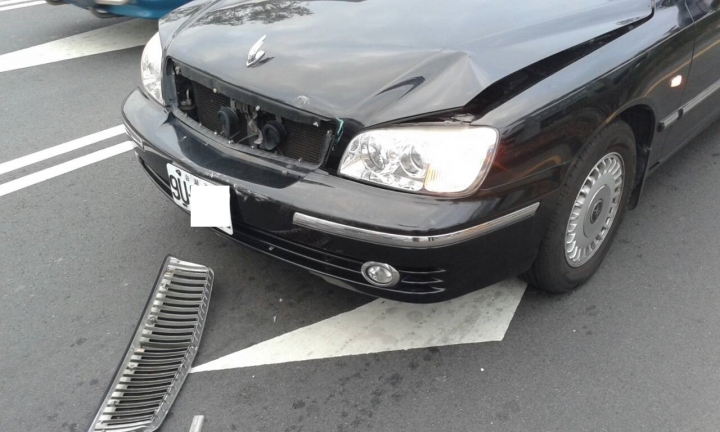 Rav4是紙做的?輕輕撞一下!要價11萬多? 已和解