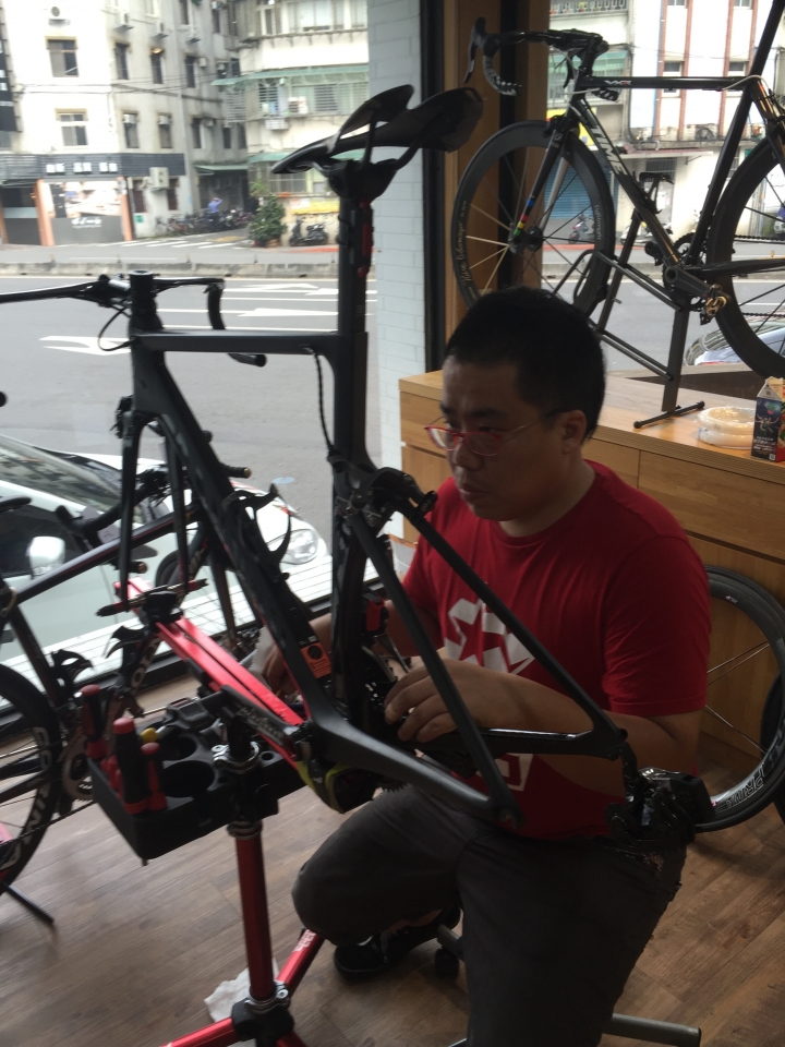 遲來的~sram etap小全套開箱....貼膜....裝車....路試!!!