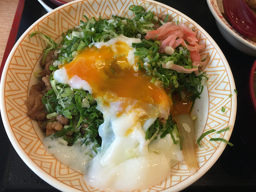 【食記】捷運古亭站。すき家(SUKIYA)~ 蔥溫玉牛丼好好吃!!