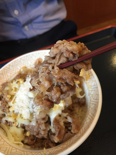【食記】捷運古亭站。すき家(SUKIYA)~ 蔥溫玉牛丼好好吃!!