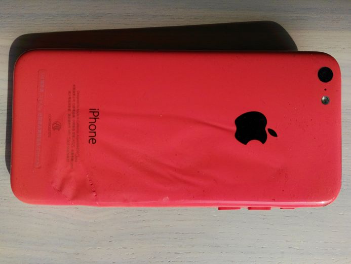 Iphone 5C 手機自燃,蘋果原廠客服「胡言亂語」一推256 !