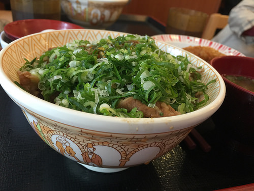 【食記】捷運古亭站。すき家(SUKIYA)~ 蔥溫玉牛丼好好吃!!