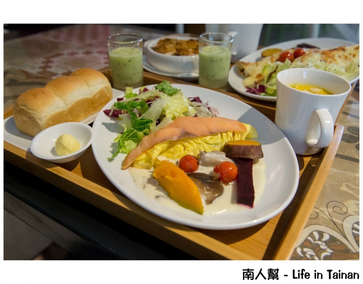 【台南市安平區-美食】澎拜早午餐,隨餐附上整條自烘焙吐司~95咖啡館