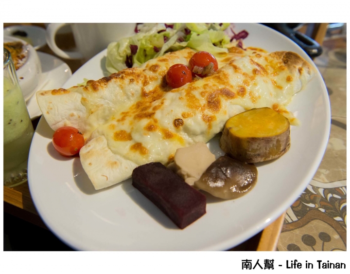 【台南市安平區-美食】澎拜早午餐,隨餐附上整條自烘焙吐司~95咖啡館