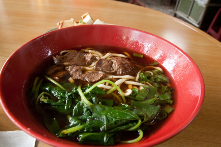 【美食。食記】南投縣 水里 水里牛肉大王 湯淡肉清,風味普通(8/100)