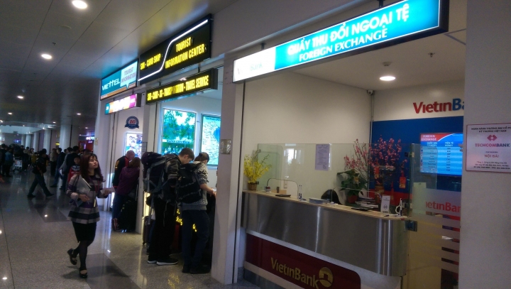 【越南河內Hanoi】內排機場HAN必買網卡及換匯小撇步&往市區Vietnam Airline Mini Van