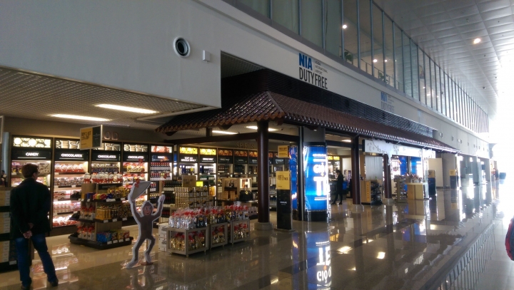 【越南河內Hanoi】內排機場HAN必買網卡及換匯小撇步&往市區Vietnam Airline Mini Van