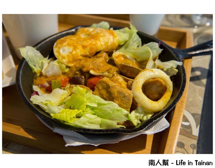 【台南市安平區-美食】澎拜早午餐,隨餐附上整條自烘焙吐司~95咖啡館