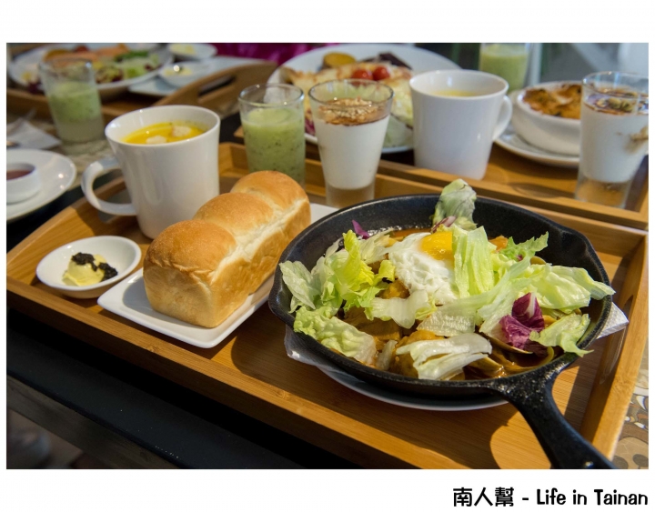【台南市安平區-美食】澎拜早午餐,隨餐附上整條自烘焙吐司~95咖啡館