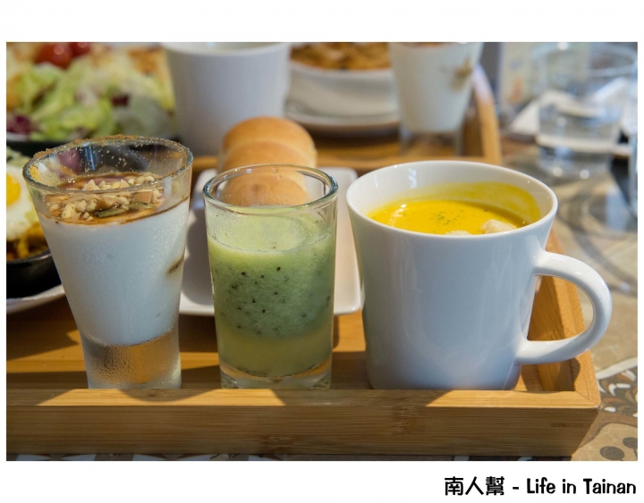 【台南市安平區-美食】澎拜早午餐,隨餐附上整條自烘焙吐司~95咖啡館