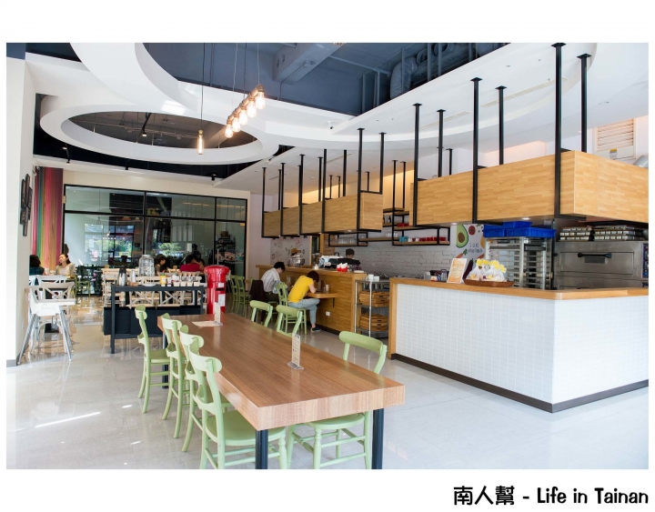 【台南市安平區-美食】澎拜早午餐,隨餐附上整條自烘焙吐司~95咖啡館