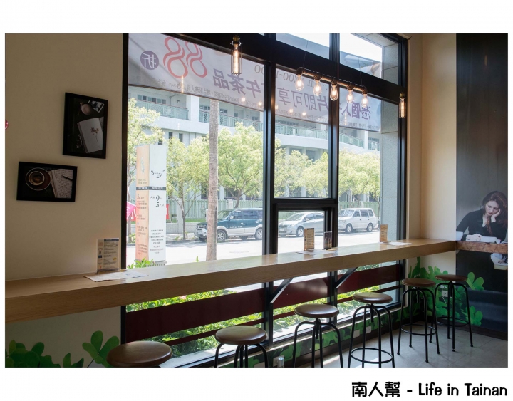 【台南市安平區-美食】澎拜早午餐,隨餐附上整條自烘焙吐司~95咖啡館