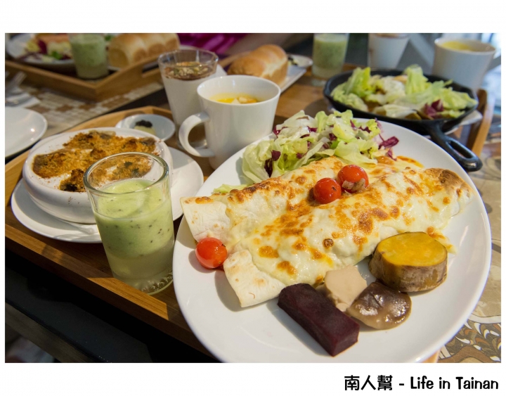 【台南市安平區-美食】澎拜早午餐,隨餐附上整條自烘焙吐司~95咖啡館