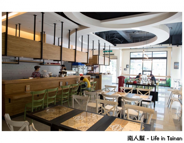【台南市安平區-美食】澎拜早午餐,隨餐附上整條自烘焙吐司~95咖啡館