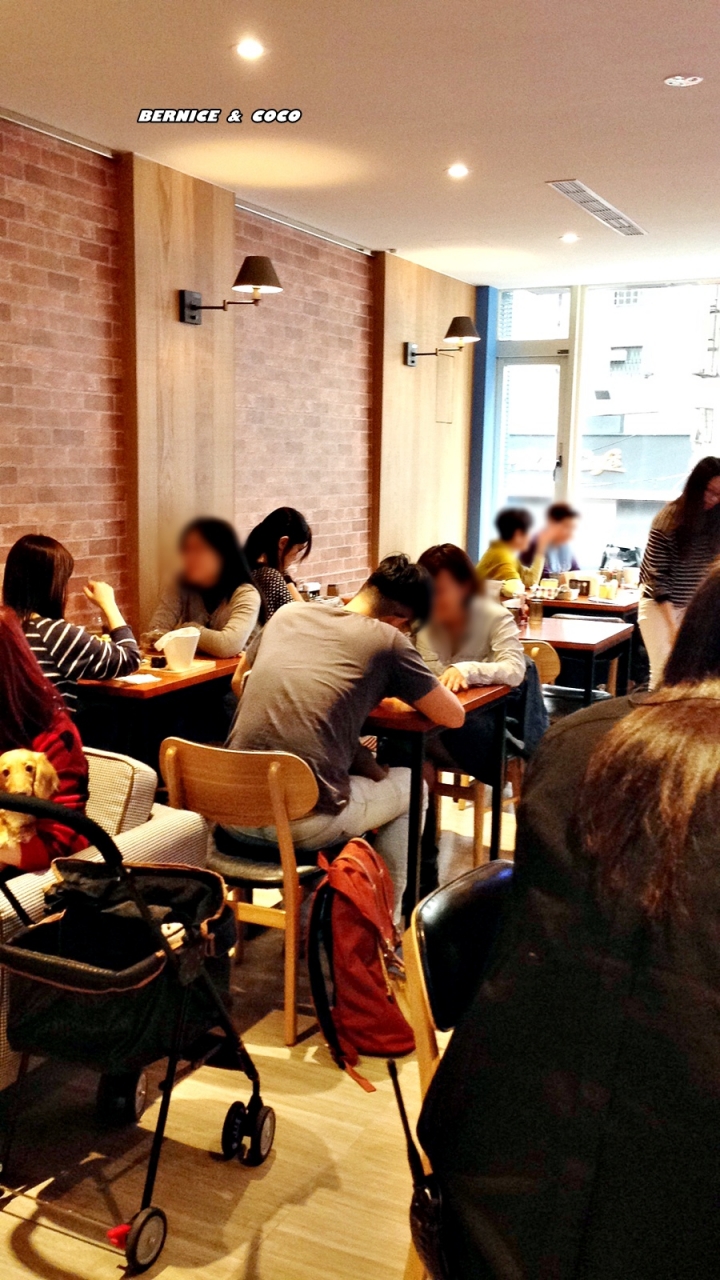 (台北美食)跑飯店the Paw Hotel 寵物友善餐廳( tutti cafe濟南店)(捷運新生站)