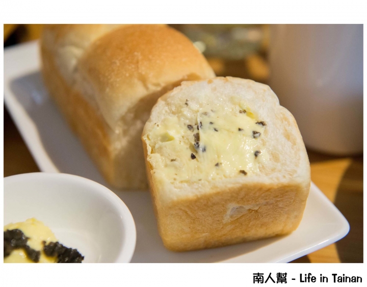 【台南市安平區-美食】澎拜早午餐,隨餐附上整條自烘焙吐司~95咖啡館