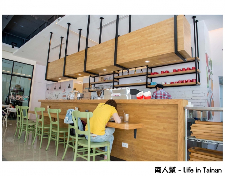 【台南市安平區-美食】澎拜早午餐,隨餐附上整條自烘焙吐司~95咖啡館