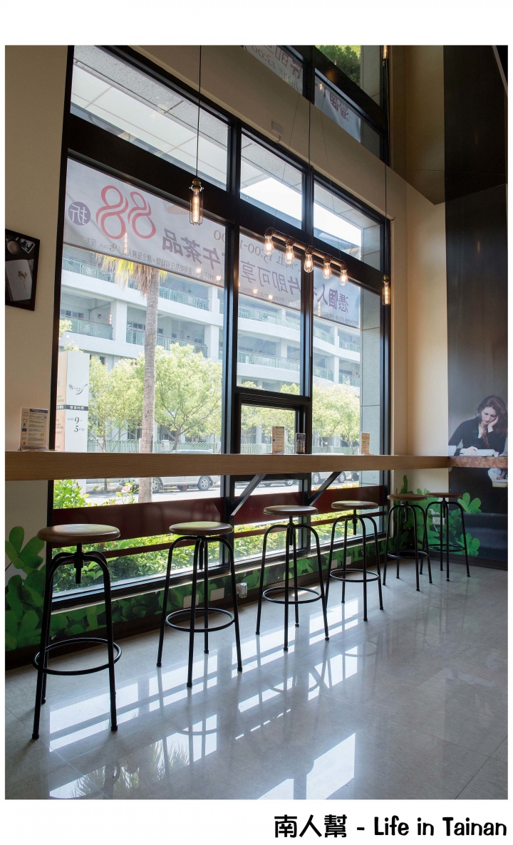 【台南市安平區-美食】澎拜早午餐,隨餐附上整條自烘焙吐司~95咖啡館
