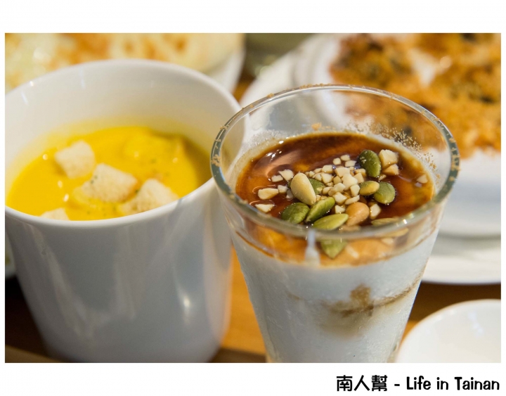 【台南市安平區-美食】澎拜早午餐,隨餐附上整條自烘焙吐司~95咖啡館