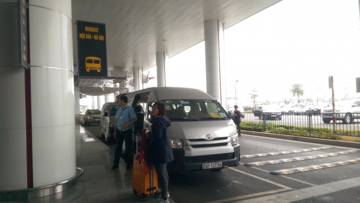 【越南河內Hanoi】內排機場HAN必買網卡及換匯小撇步&往市區Vietnam Airline Mini Van