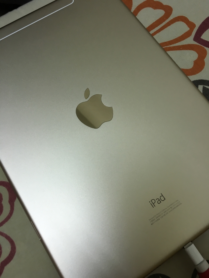iPad Pro 9.7吋 雷射切割Logo保護貼 裸機使用分享