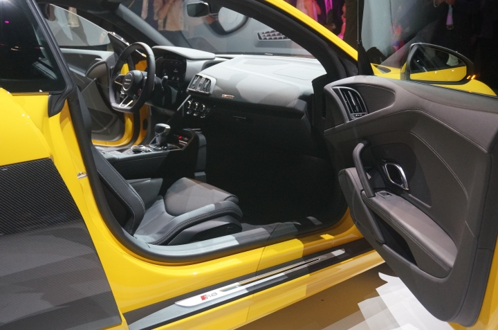 新一代鋼鐵人R8 V10 & V10 plus 晚會分享