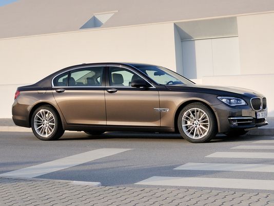 新舊總統座車AUDI A8L 與 BMW 740Li