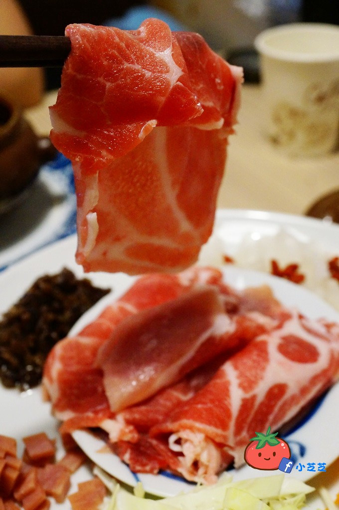 【台北美食】雲南料理 北醫美食推薦 吳興街 過橋米線 云香阁(雲香閣) 雲南汽鍋雞 月亮蝦餅 椒麻雞 泰國料理