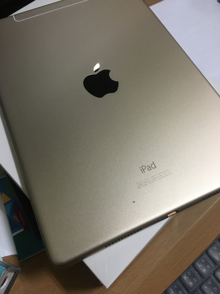 iPad Pro 9.7吋 雷射切割Logo保護貼 裸機使用分享