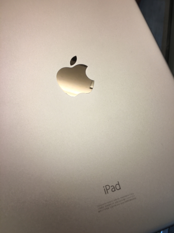 iPad Pro 9.7吋 雷射切割Logo保護貼 裸機使用分享