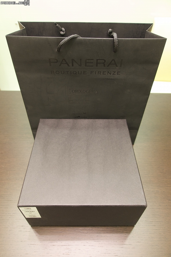 沛納海法拉利加州（Panerai Ferrari California）限量腕錶 -- 開箱文