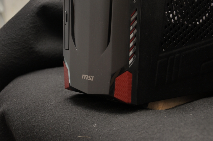“龍魂再現” 微星電競小桌機 – Nightblade MI2不專業開箱分享
