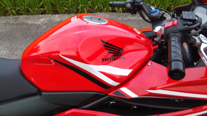 新車開箱!2016 Honda CBR500R 侵略紅