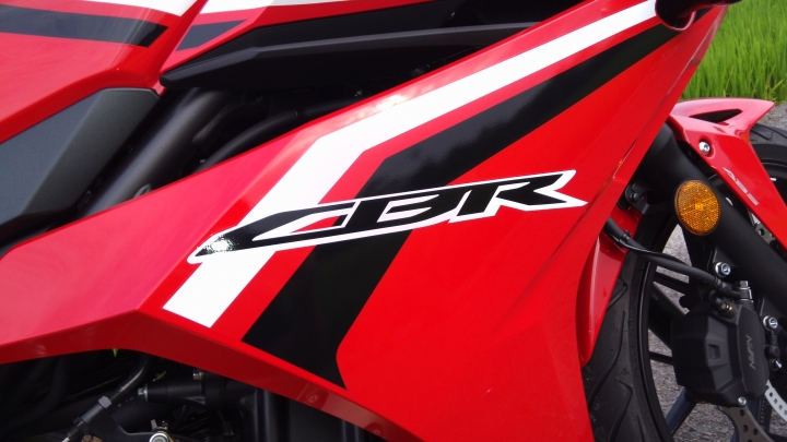 新車開箱!2016 Honda CBR500R 侵略紅