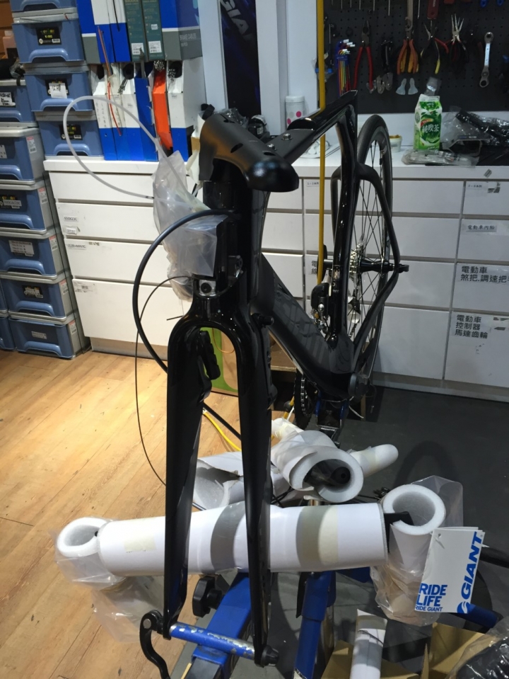 2016 Trinity Advanced Pro 1 開箱 (三鐵車_電子變速_ZIPP 404版輪_管胎) 一次滿足