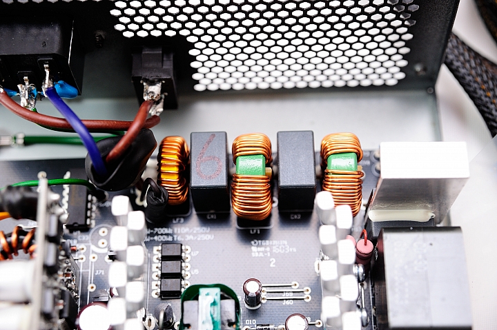 DC-DC 設計普及化,BitFenix Formula 600W 銅牌電源供應器開箱測試