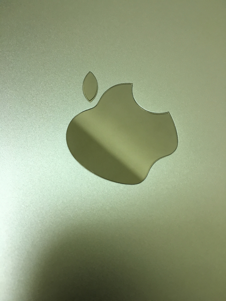 iPad Pro 9.7吋 雷射切割Logo保護貼 裸機使用分享