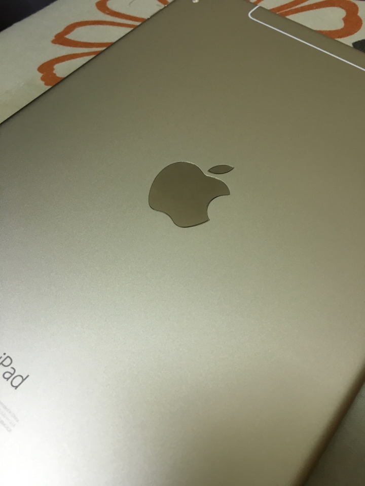 iPad Pro 9.7吋 雷射切割Logo保護貼 裸機使用分享