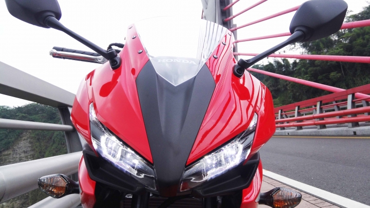 新車開箱!2016 Honda CBR500R 侵略紅