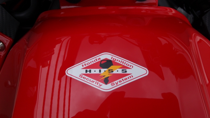 新車開箱!2016 Honda CBR500R 侵略紅